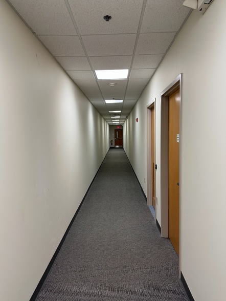 1 Blackburn Dr, Gloucester, MA for sale - Building Photo - Image 2 of 24