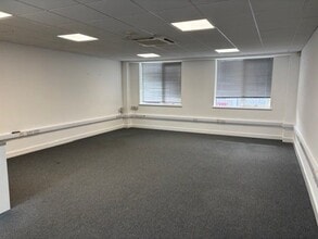 9-28 Athena Ct, Warwick à louer Photo intérieure- Image 1 de 2