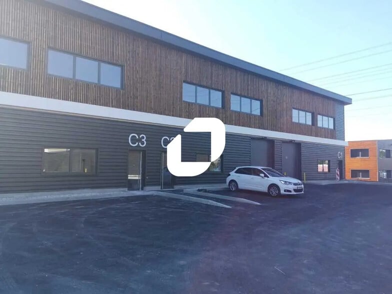 Flex in Cormeilles-en-Parisis for lease - Building Photo - Image 1 of 6