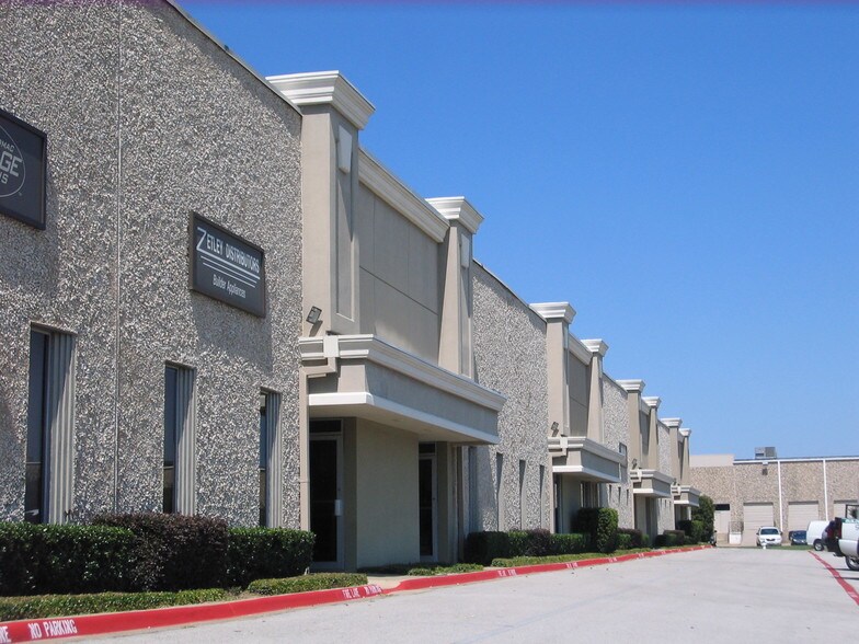 4124-4140 Billy Mitchell, Addison, TX à louer - Photo principale - Image 1 de 3