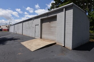 4652B Jonesboro Rd, Forest Park, GA à louer Photo du bâtiment- Image 2 de 16