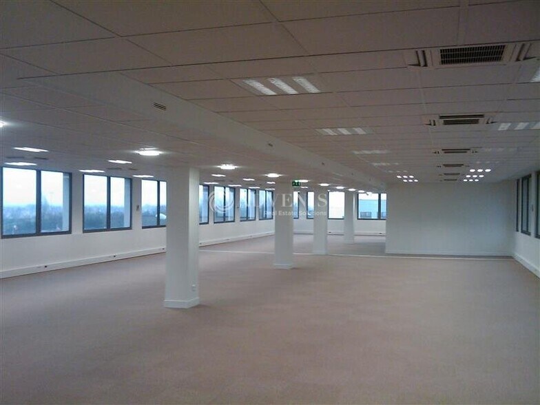 Office in Rungis for lease - Building Photo - Image 3 of 6