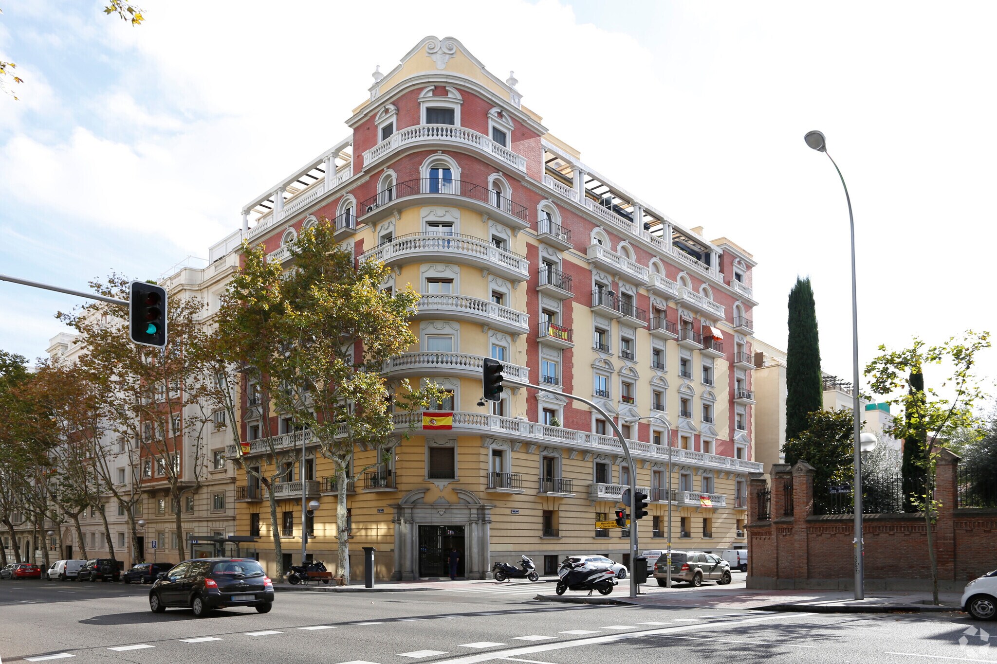 Immeuble residentiel dans Madrid, Madrid à vendre Photo principale- Image 1 de 2