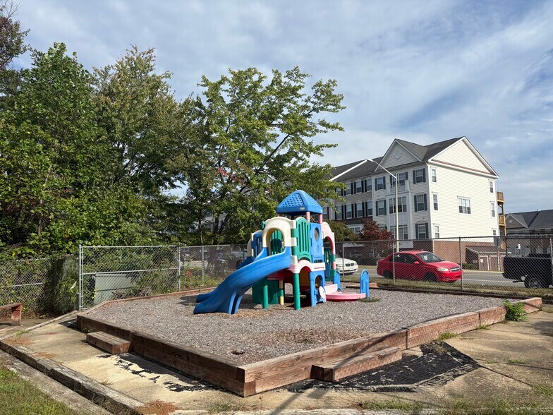 14900 Cloverdale Rd, Dale City, VA à louer - Photo du bâtiment - Image 3 de 11