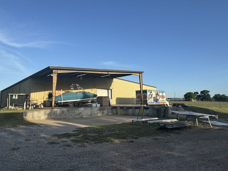 2502 Highway 304, Smithville, TX à louer - Photo du bâtiment - Image 3 de 13