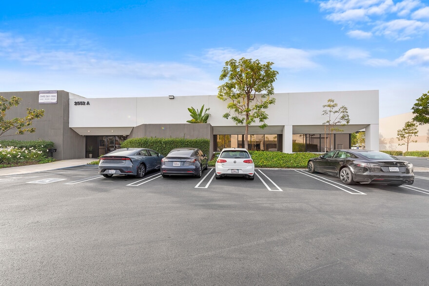 2552 White Rd, Irvine, CA for lease - Building Photo - Image 2 of 3