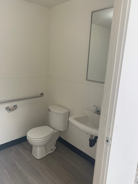 6733-6735 Suva St, Bell Gardens, CA for lease - Building Photo - Image 3 of 6