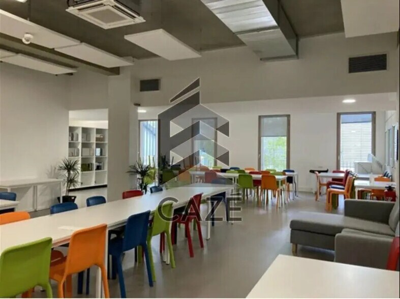 Office in Bordeaux for lease - Interior Photo - Image 2 of 8