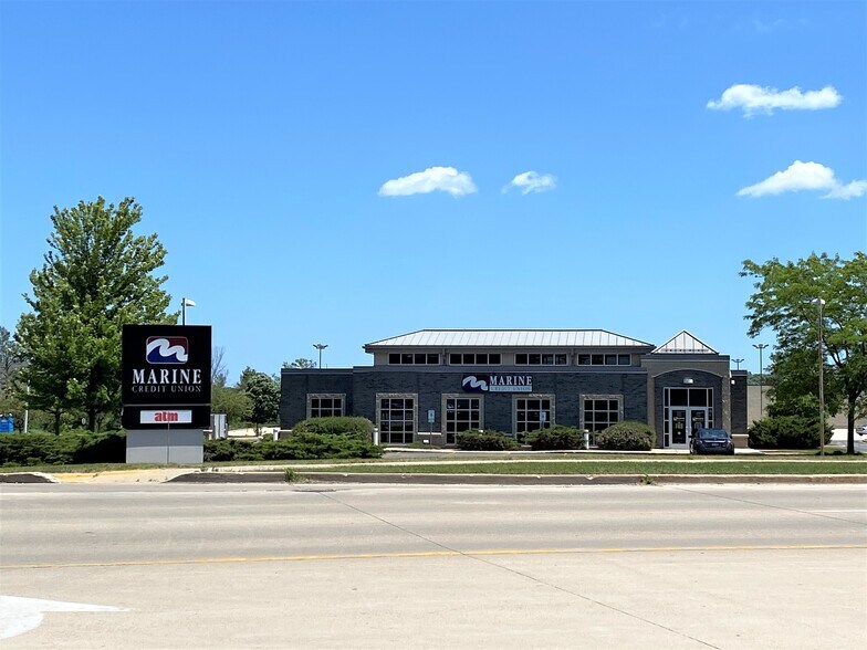 5133 Douglas Ave, Racine, WI for sale - Primary Photo - Image 1 of 3