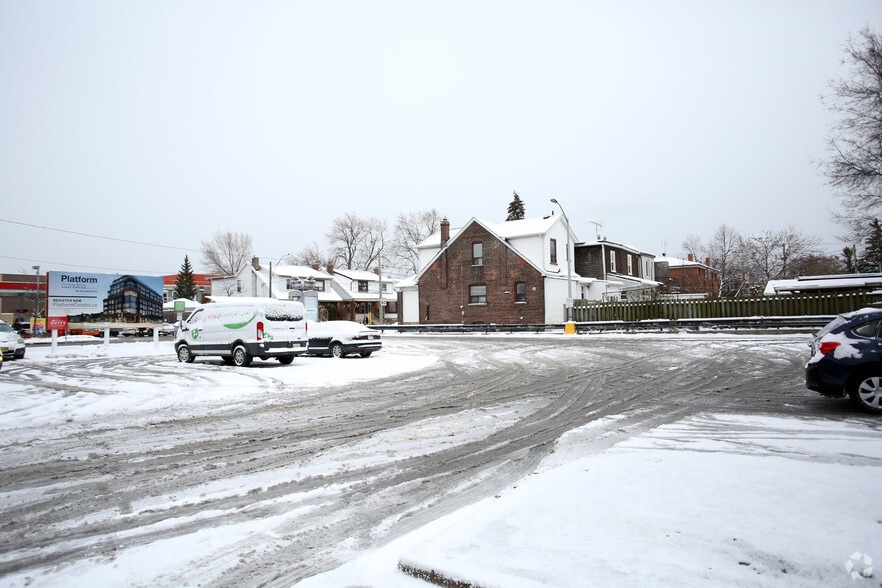 1177 Danforth Ave, Toronto, ON for lease - Building Photo - Image 2 of 7