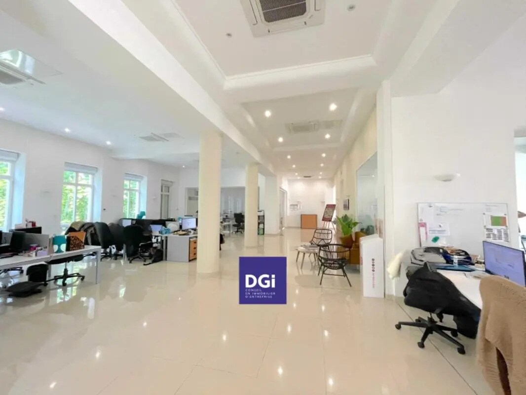 Office in Nîmes for lease Building Photo- Image 1 of 9