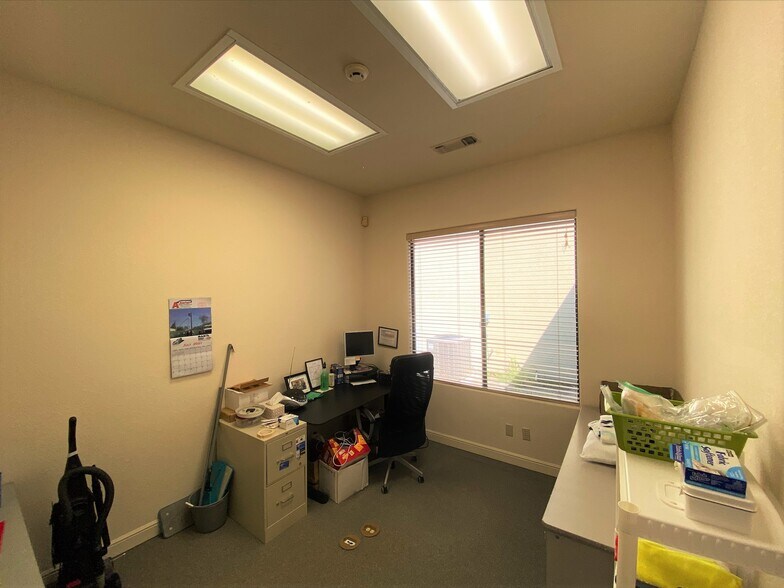 4613 N FM 1417, Sherman, TX à vendre - Photo du bâtiment - Image 3 de 11