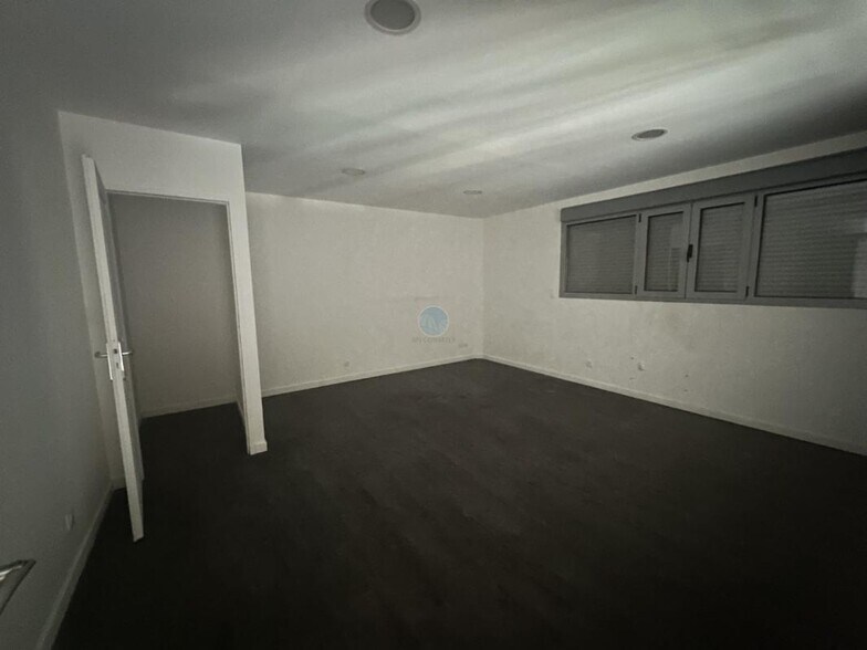 Industrial in Saint-Jean-de-Braye for lease - Interior Photo - Image 3 of 4