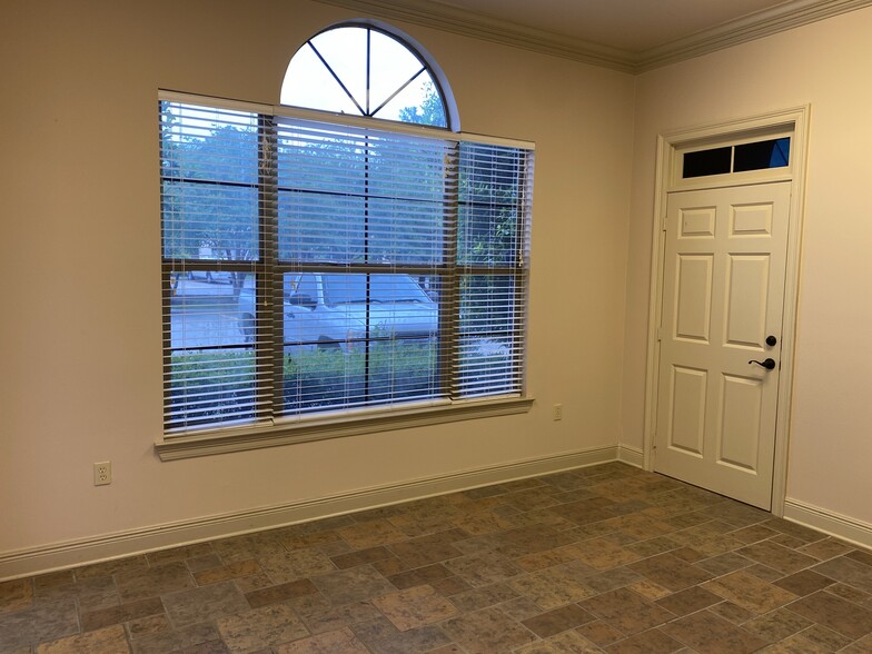 14635 S Harrells Ferry Rd, Baton Rouge, LA for lease - Building Photo - Image 3 of 9