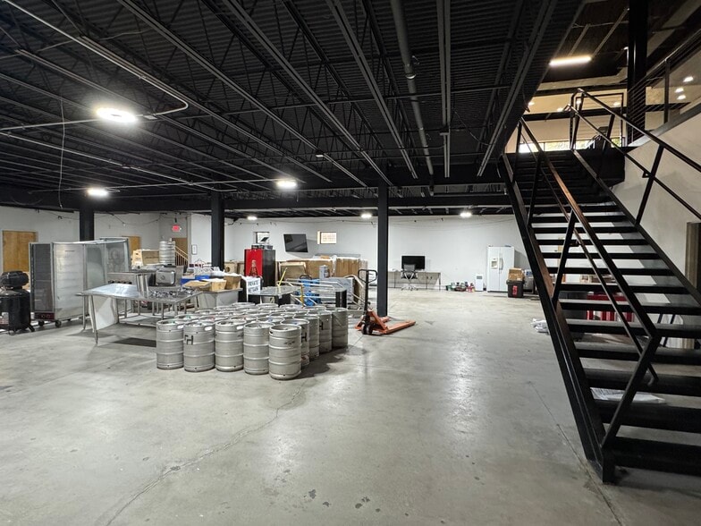 109 Fieldview Dr, Versailles, KY for lease - Building Photo - Image 3 of 8
