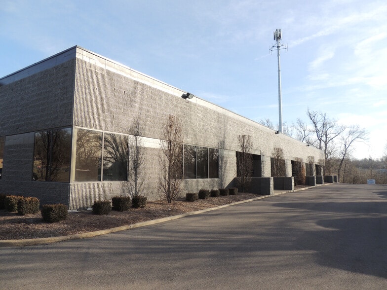 440-460 Sovereign Ct, Ballwin, MO for lease - Building Photo - Image 2 of 4