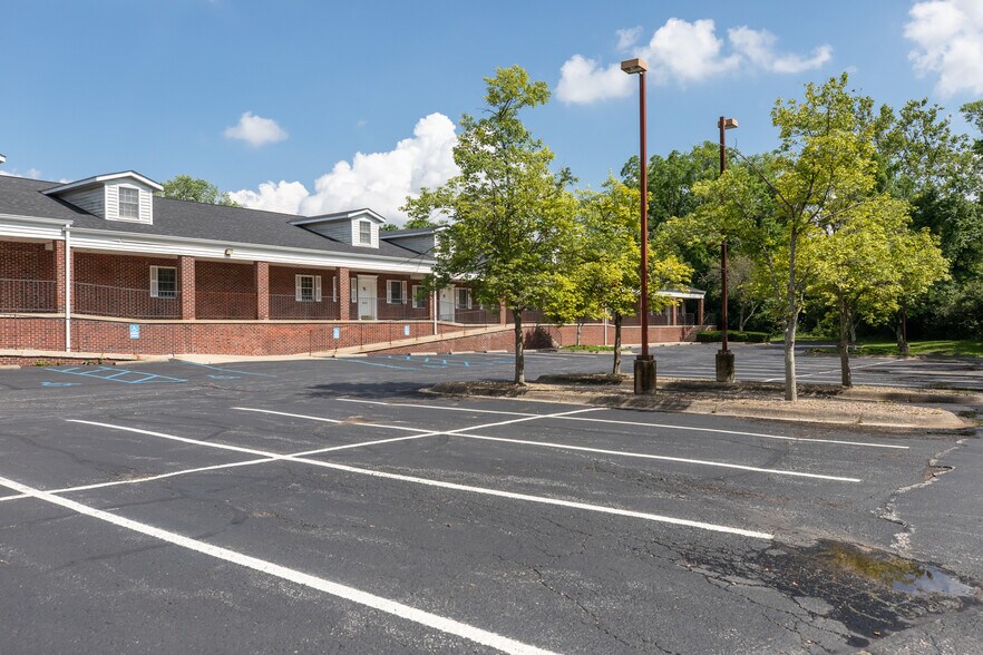 640 S Walker St, Bloomington, IN à vendre - Photo du bâtiment - Image 2 de 34