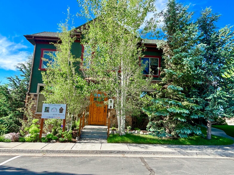 11142 Highland Blvd, Highland, UT à louer - Photo du bâtiment - Image 3 de 27