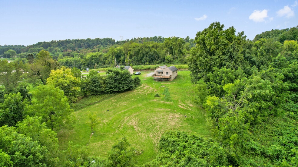 1146 Rostraver Rd, Rostraver Township, PA for sale - Primary Photo - Image 3 of 7