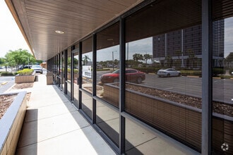 9280 Bay Plaza Blvd, Tampa, FL for lease Building Photo- Image 2 of 4