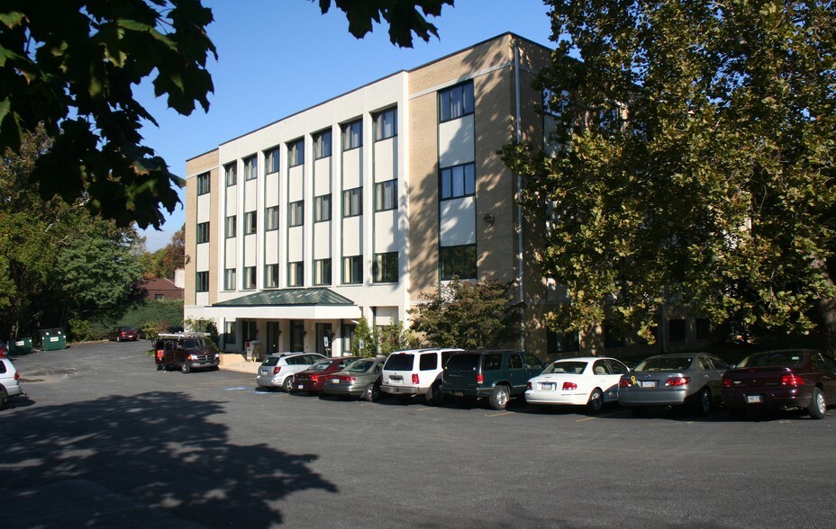 100 W 6th St, Media, PA à louer - Photo du bâtiment - Image 3 de 4