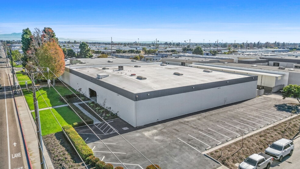 5412 McFadden Ave, Huntington Beach, CA for lease - Building Photo - Image 1 of 5