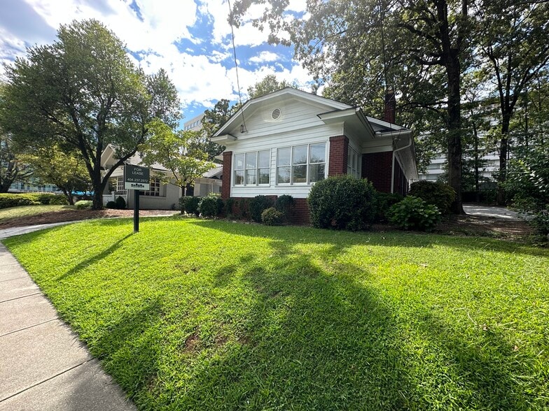 3082 E Shadowlawn Ave NE, Atlanta, GA à louer - Photo du bâtiment - Image 3 de 16