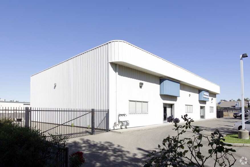 4045 California Ave, Carmichael, CA à louer - Photo du bâtiment - Image 2 de 2