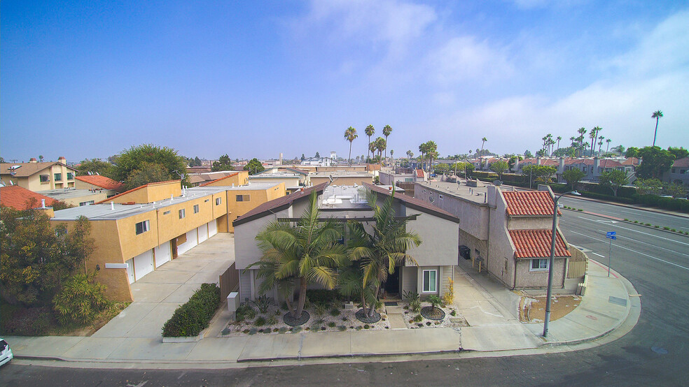 16972 Lynn Ln, Huntington Beach, CA à vendre - Photo du bâtiment - Image 1 de 27