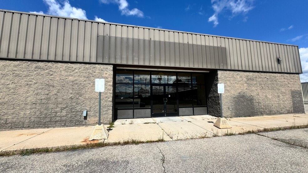 1381 Main St, Edmore, MI for sale - Building Photo - Image 3 of 8