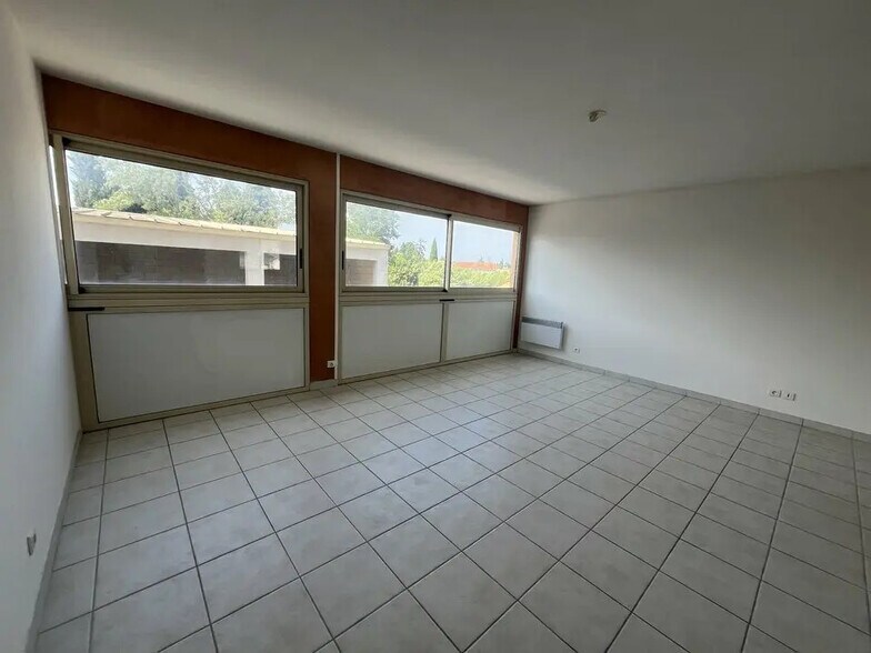 Office in Saint-Rémy-de-Provence for lease - Interior Photo - Image 3 of 6