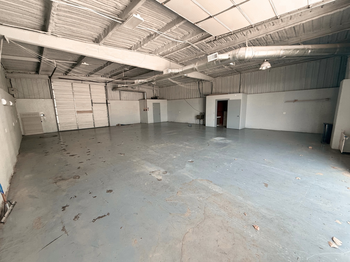 309 N East St, Sherman, TX for lease Interior Photo- Image 1 of 3