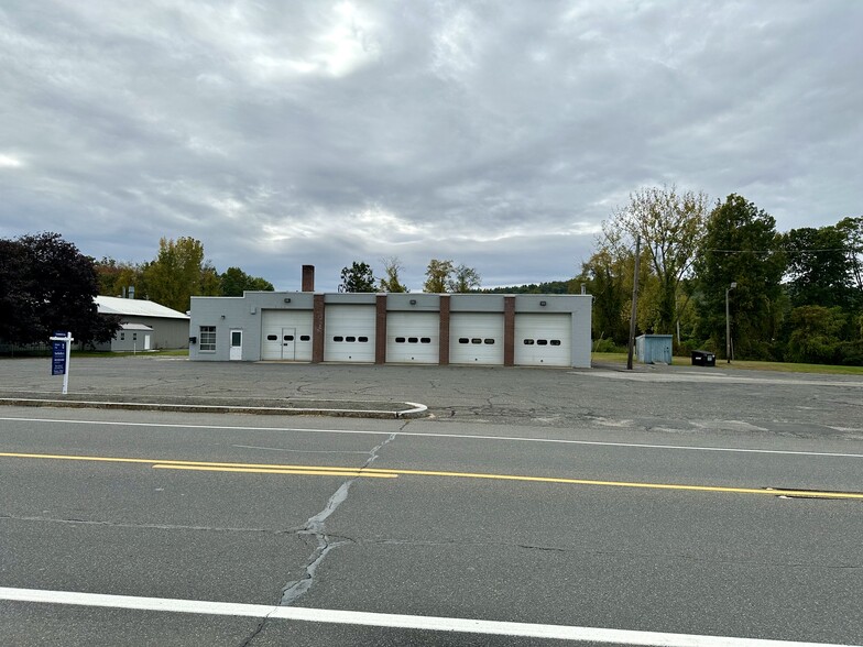 1955 N Main St, Sheffield, MA à vendre - Photo du bâtiment - Image 2 de 11