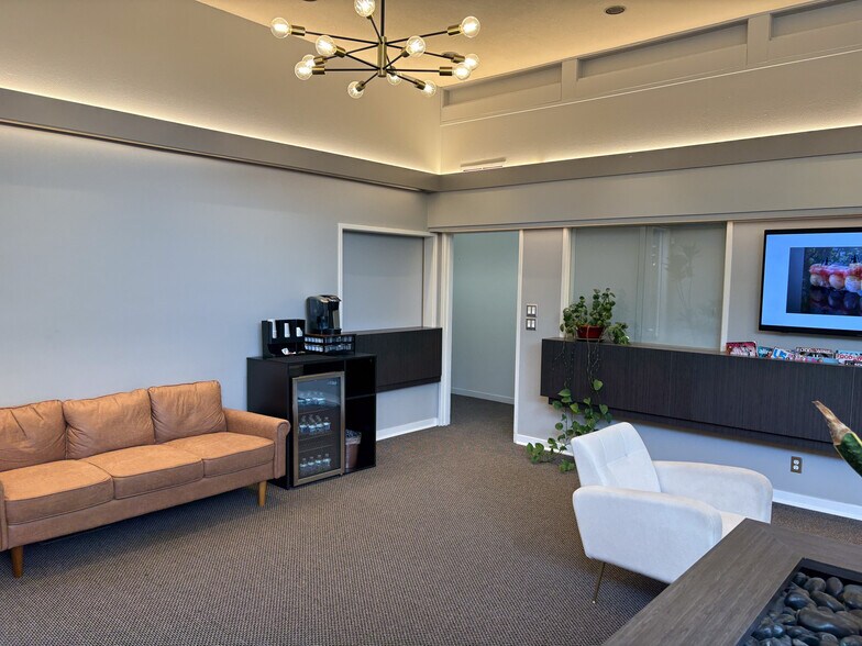 12755 SW 2nd St, Beaverton, OR à louer - Photo du bâtiment - Image 2 de 8