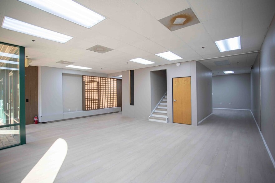 6979 Kingspointe Pkwy, Orlando, FL for lease - Building Photo - Image 2 of 17