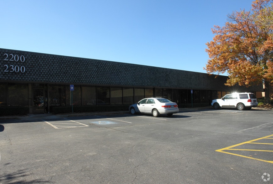 6855 Jimmy Carter Blvd, Norcross, GA for sale - Primary Photo - Image 1 of 5