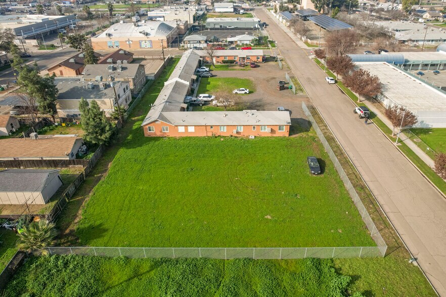 2702-2720 E Hedges Ave, Fresno, CA à vendre - Photo du bâtiment - Image 2 de 9