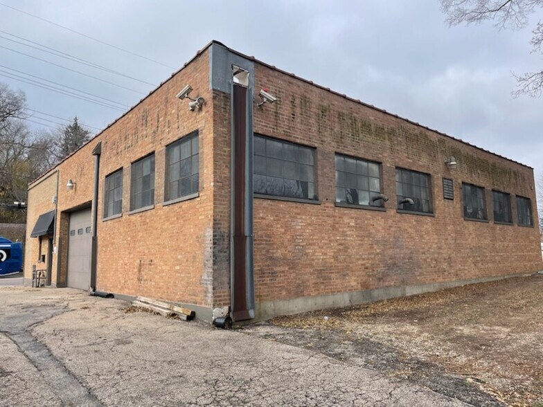 565 N State St, Elgin, IL à louer - Photo du bâtiment - Image 2 de 3