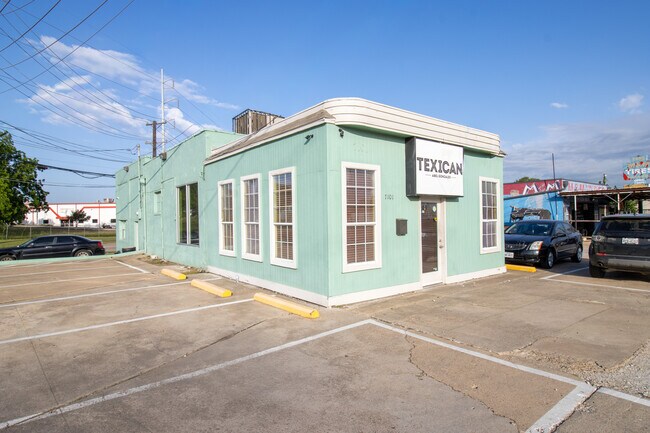 Plus de détails pour 7101 Harry Hines Blvd, Dallas, TX - Commerce de détail à louer