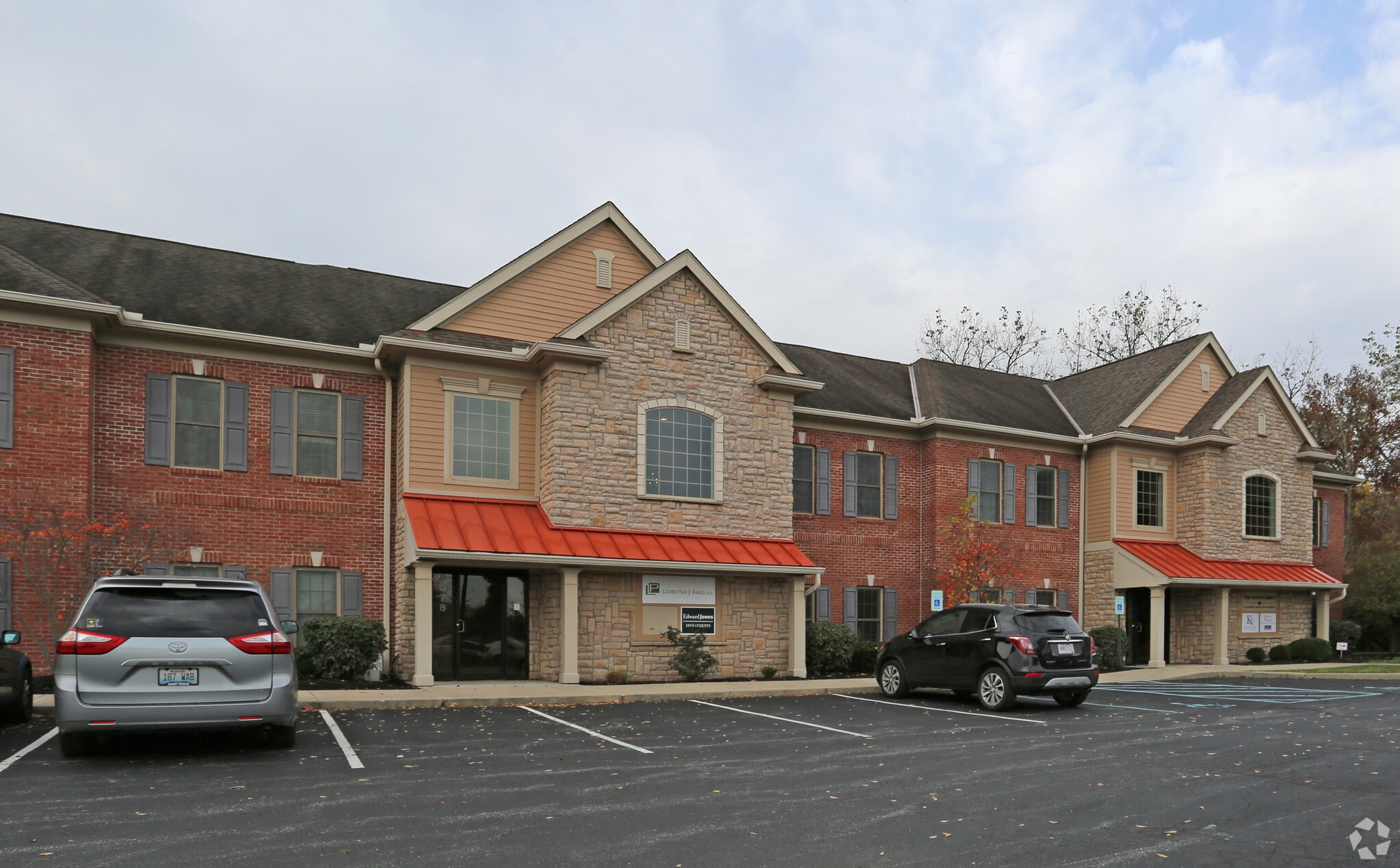 5076-5080 Wooster Rd, Cincinnati, OH for lease Primary Photo- Image 1 of 28
