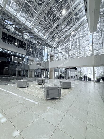 4406 W Linebaugh Ave, Tampa, FL for lease - Building Photo - Image 2 of 11