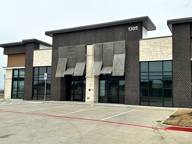 1308 Peaks View Ln, Celina, TX à louer - Photo du bâtiment - Image 3 de 7