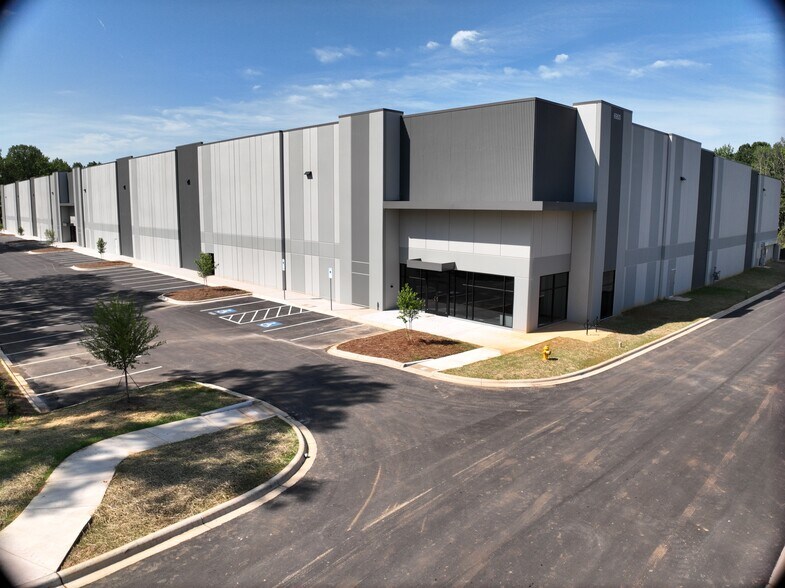 6830 Orr Rd., Charlotte, NC for lease - Building Photo - Image 1 of 4