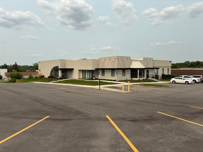 Plus de détails pour 2425 Westown Pky, West Des Moines, IA - Bureau à vendre