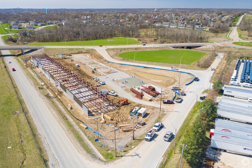 9501 NE 76th St, Kansas City, MO à louer - Photo principale - Image 2 de 9