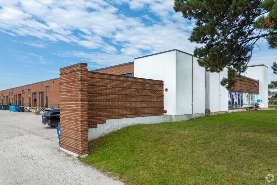 1100 Invicta Dr, Oakville, ON for lease - Building Photo - Image 2 of 5