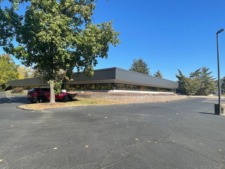 301 Sovereign Ct, Manchester, MO for sale - Building Photo - Image 3 of 9