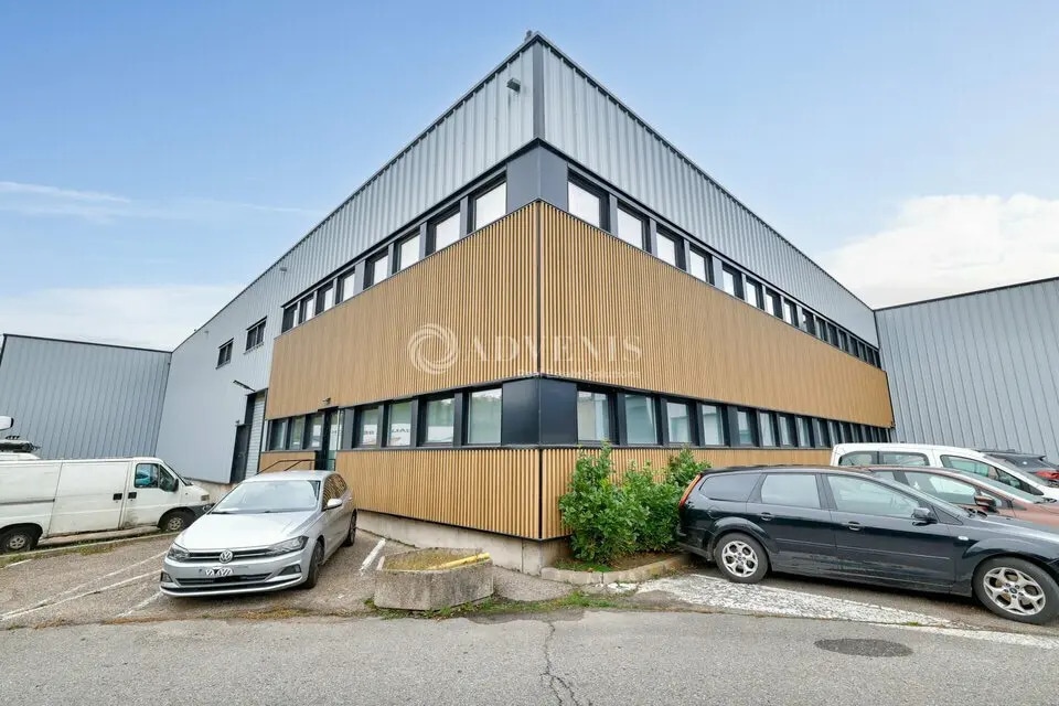 Industrial in Villeneuve-la-Garenne for lease Building Photo- Image 1 of 8