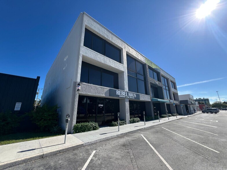 2740 E Oakland Park Blvd, Fort Lauderdale, FL à louer - Photo du bâtiment - Image 3 de 9
