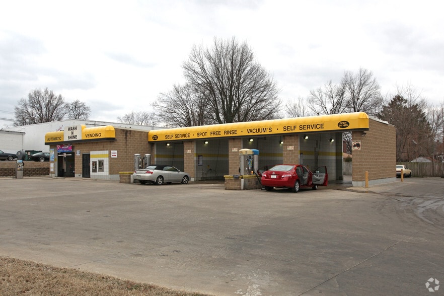 7 Established Car Washes portfolio of 7 properties for sale on LoopNet.ca - Primary Photo - Image 2 of 5